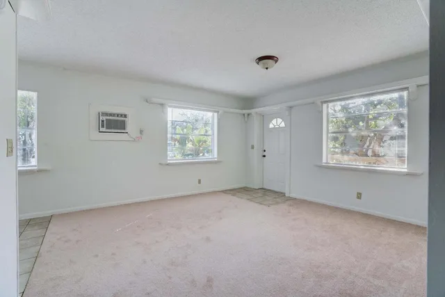 $2,700 | 700 North Hepburn Avenue, Jupiter, FL 33458