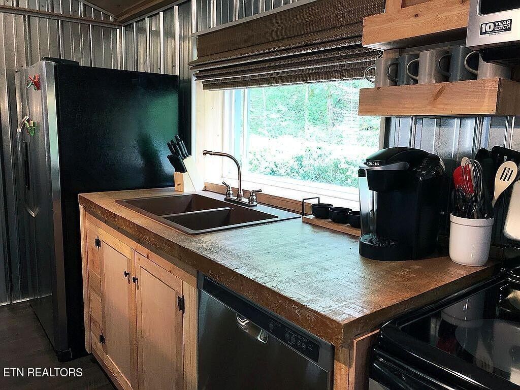 269 Huskey Grove Road Sevierville, TN 37876 - Photo 10 of 43