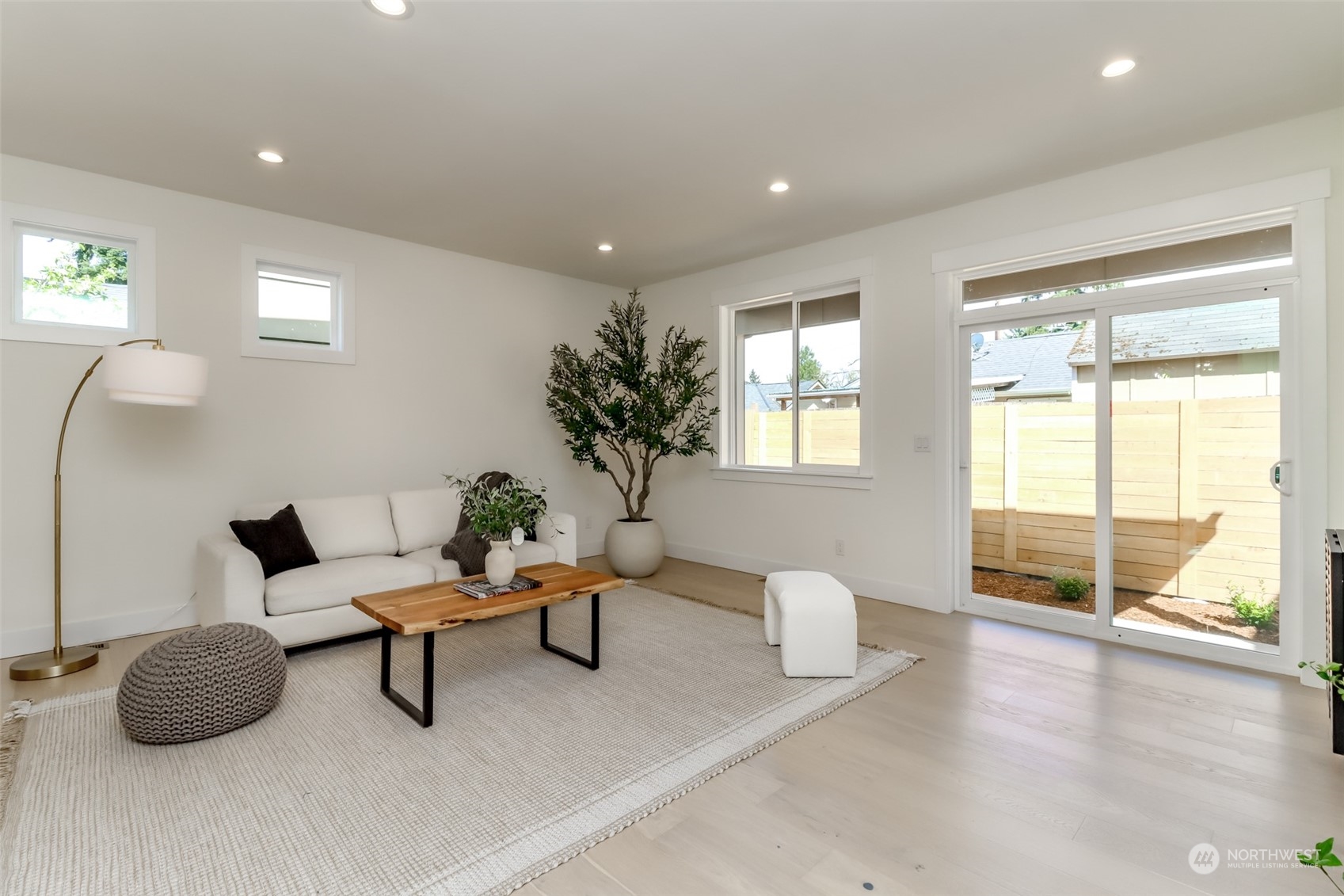 10448 3rd Avenue Southwest Seattle, WA 98146 - Photo 13 of 37