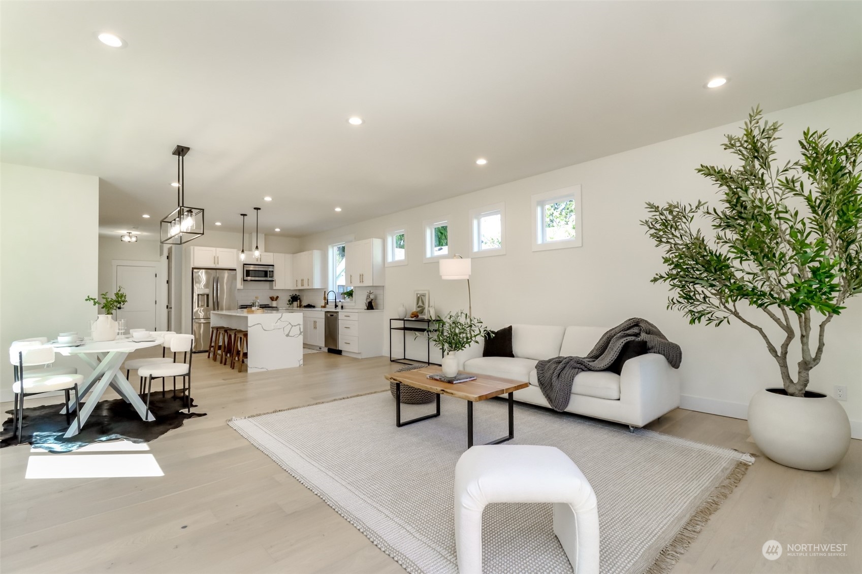 10448 3rd Avenue Southwest Seattle, WA 98146 - Photo 14 of 37