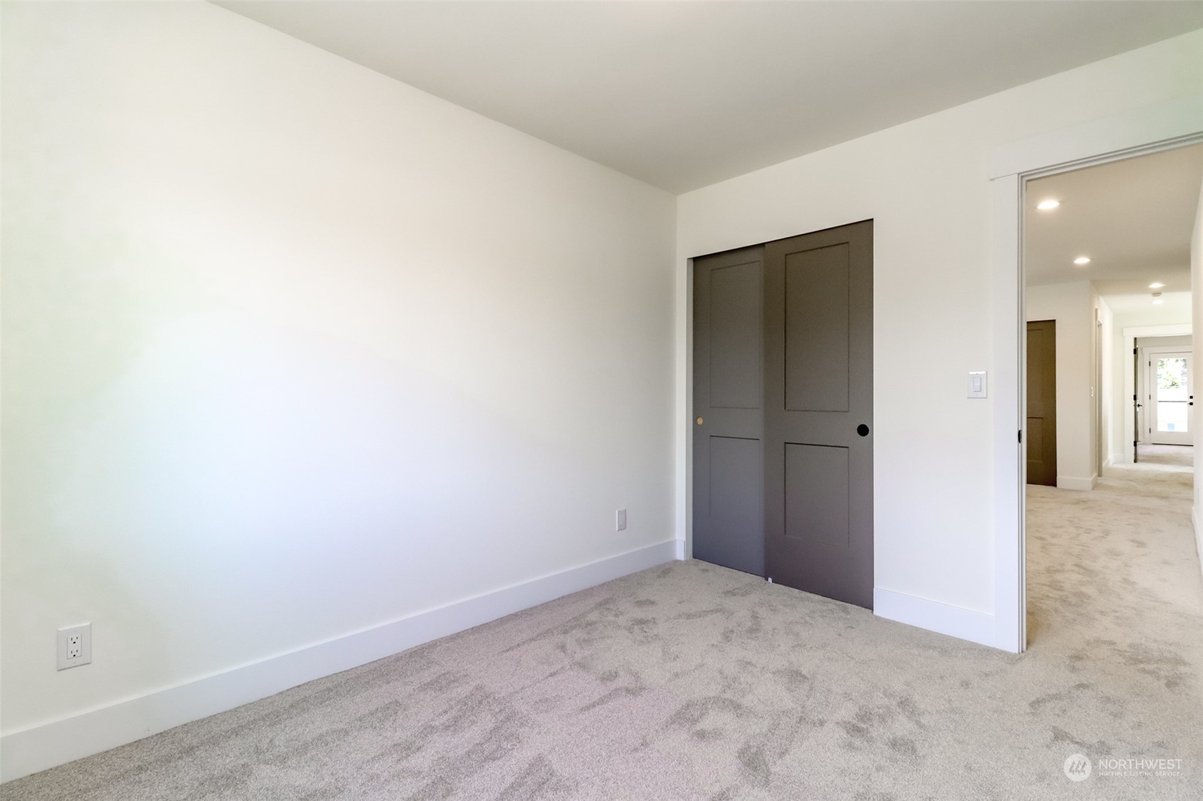 10448 3rd Avenue Southwest Seattle, WA 98146 - Photo 21 of 37