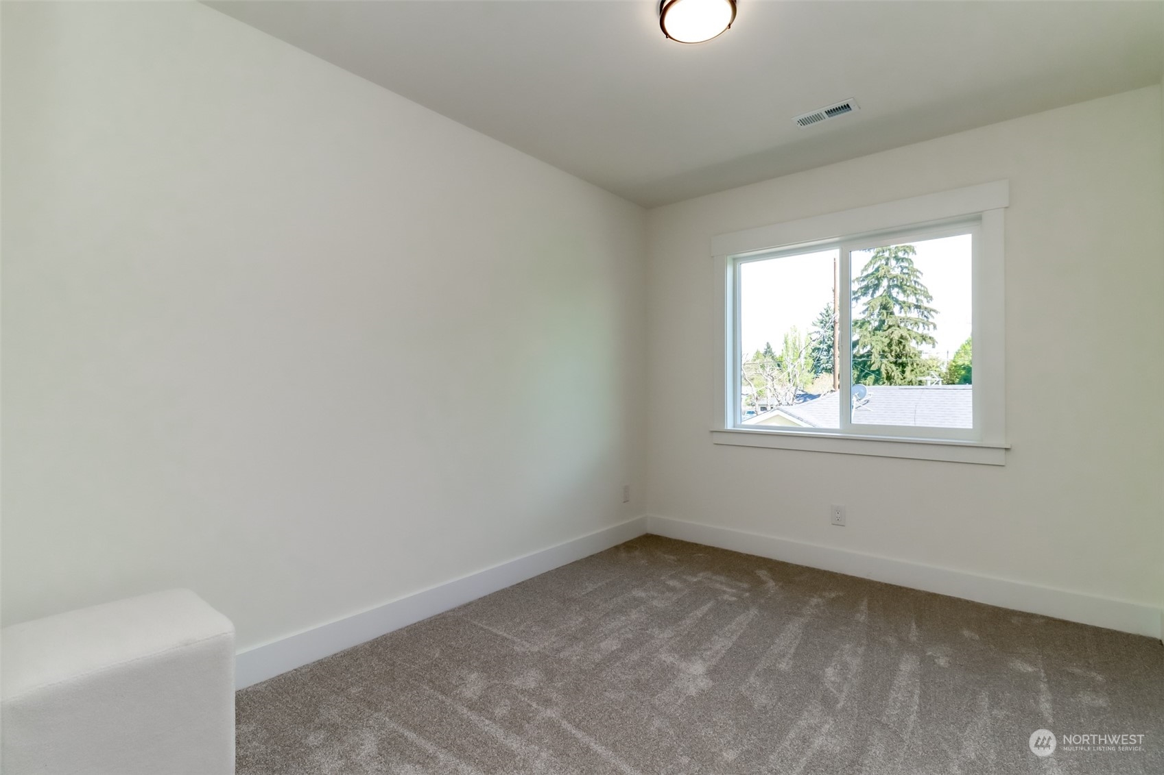 10448 3rd Avenue Southwest Seattle, WA 98146 - Photo 22 of 37