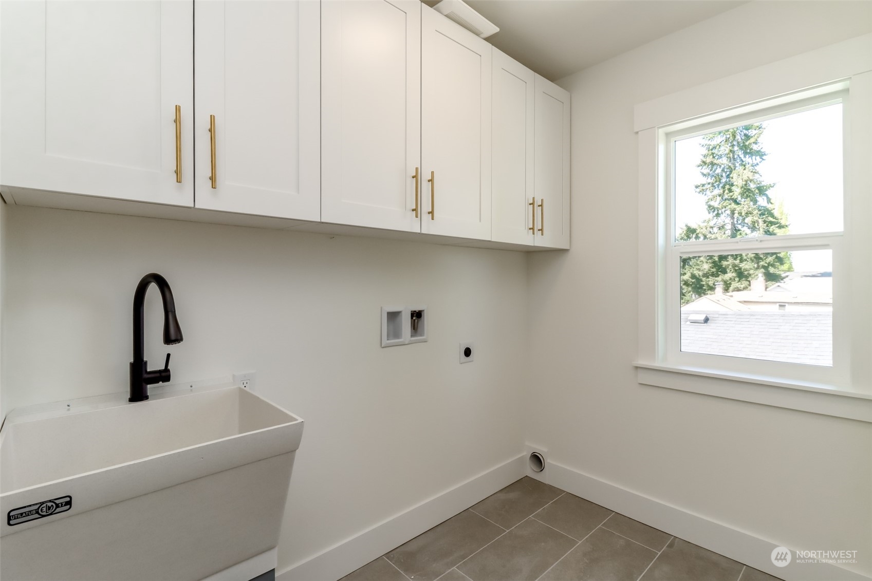 10448 3rd Avenue Southwest Seattle, WA 98146 - Photo 25 of 37