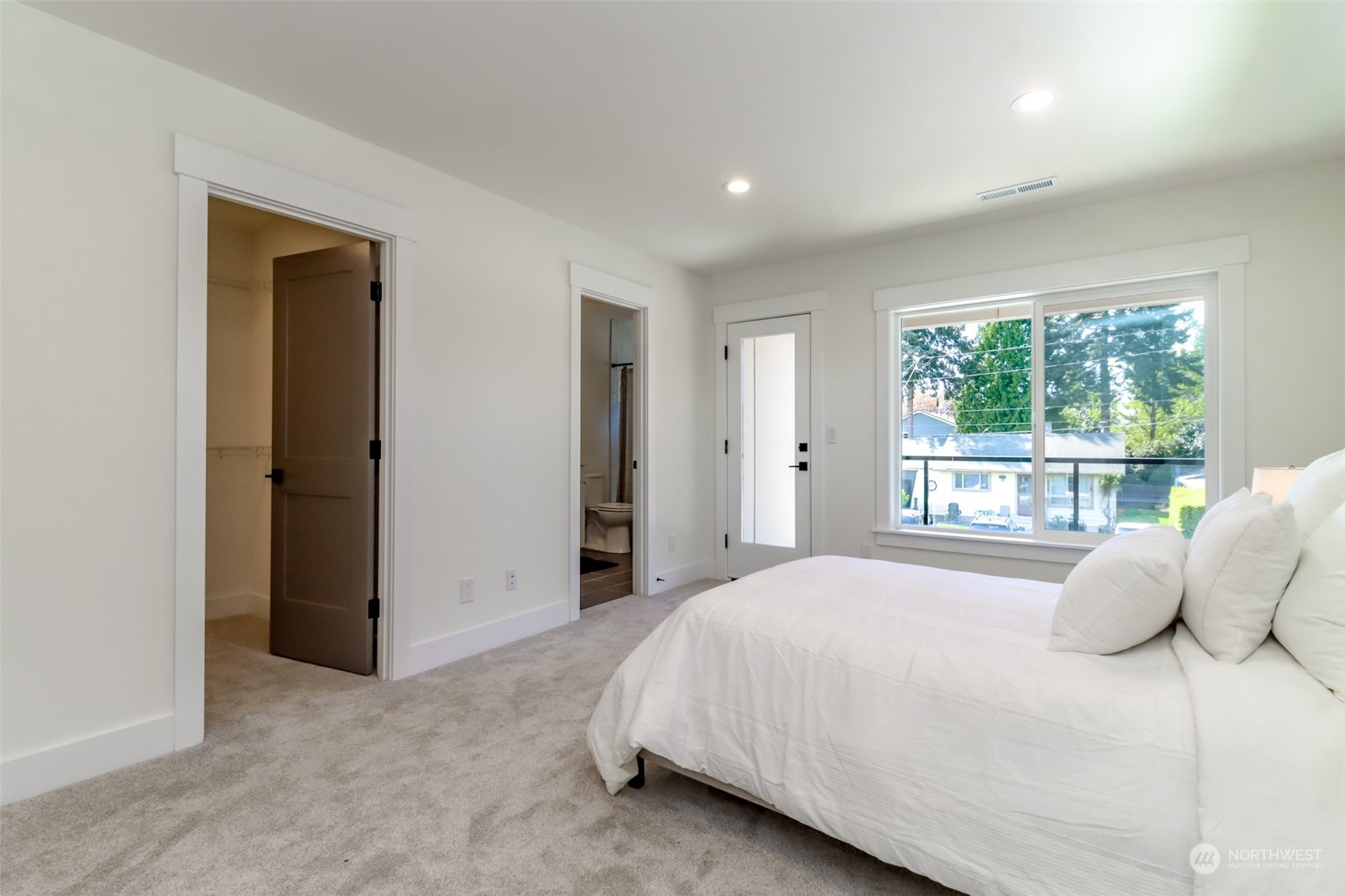 10448 3rd Avenue Southwest Seattle, WA 98146 - Photo 28 of 37