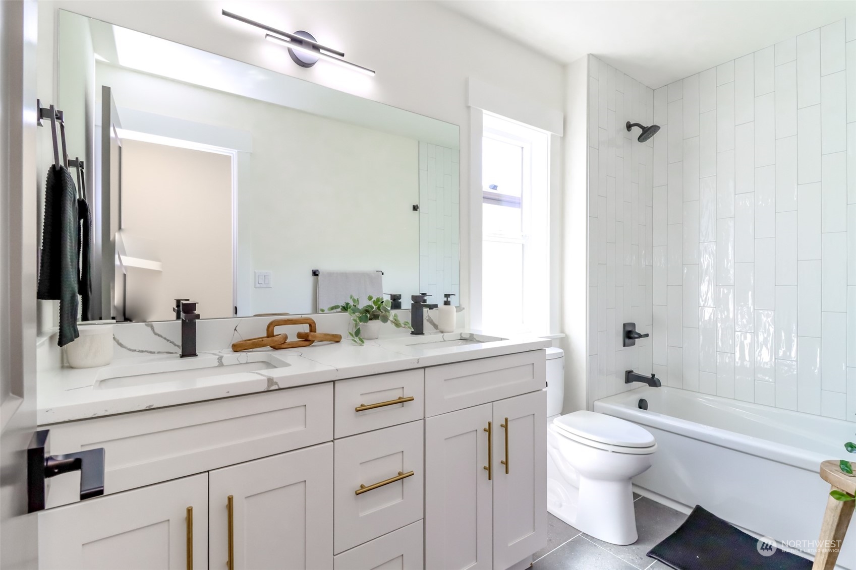 10448 3rd Avenue Southwest Seattle, WA 98146 - Photo 30 of 37