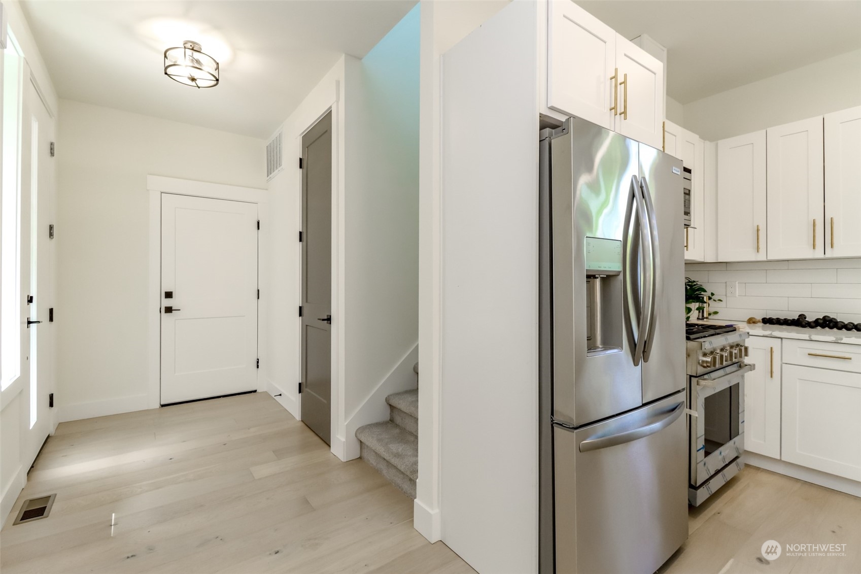 10448 3rd Avenue Southwest Seattle, WA 98146 - Photo 4 of 37