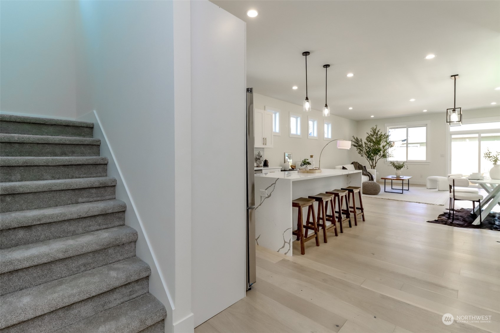 10448 3rd Avenue Southwest Seattle, WA 98146 - Photo 5 of 37