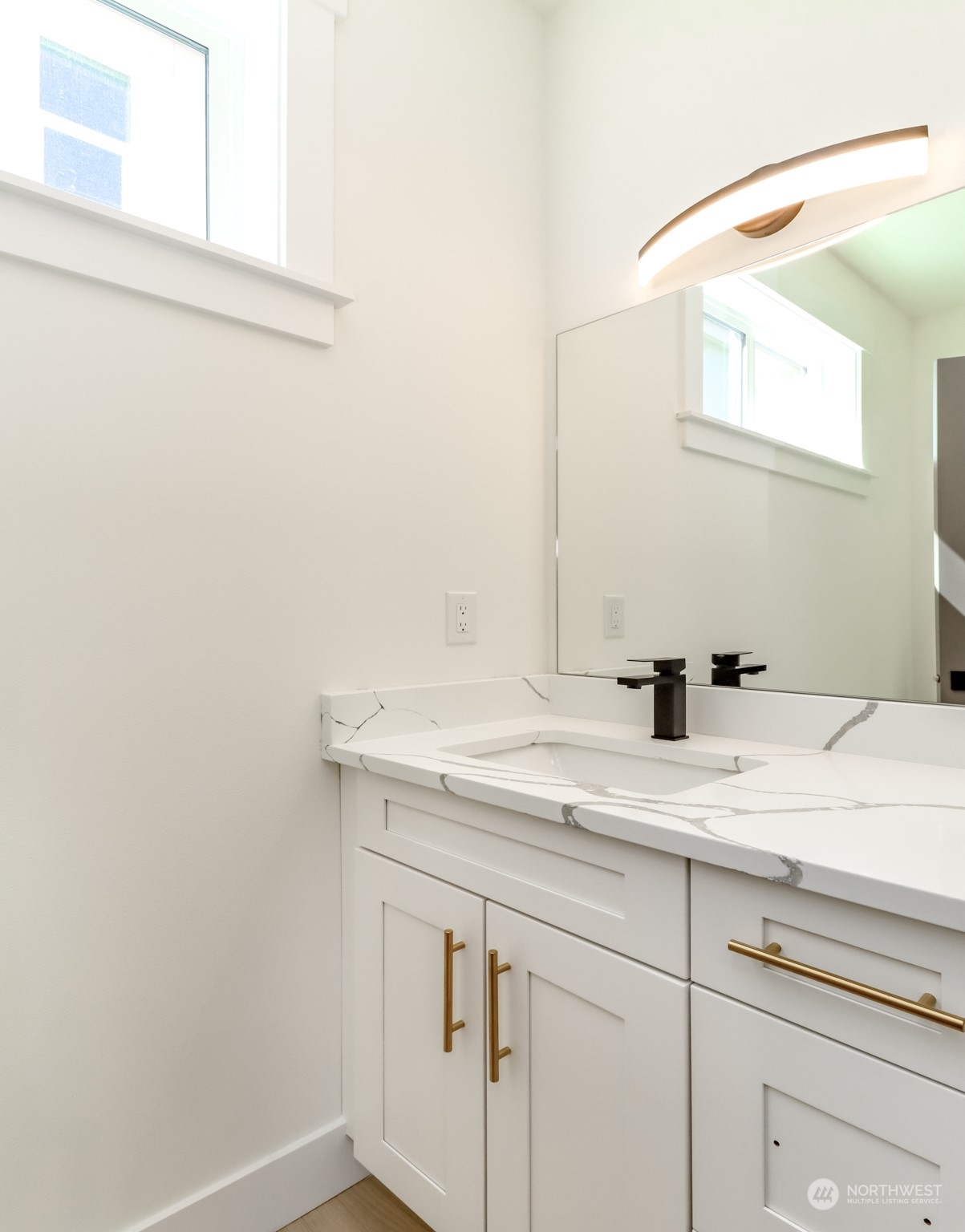 10448 3rd Avenue Southwest Seattle, WA 98146 - Photo 6 of 37