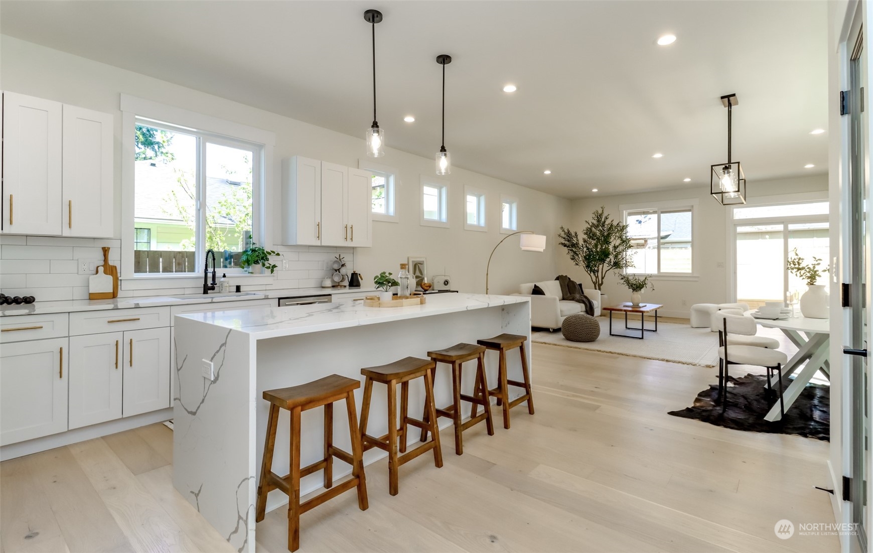 10448 3rd Avenue Southwest Seattle, WA 98146 - Photo 7 of 37