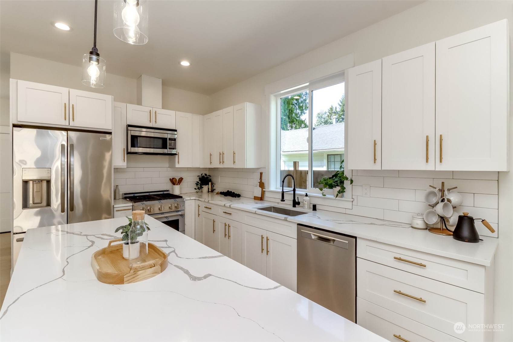 10448 3rd Avenue Southwest Seattle, WA 98146 - Photo 8 of 37