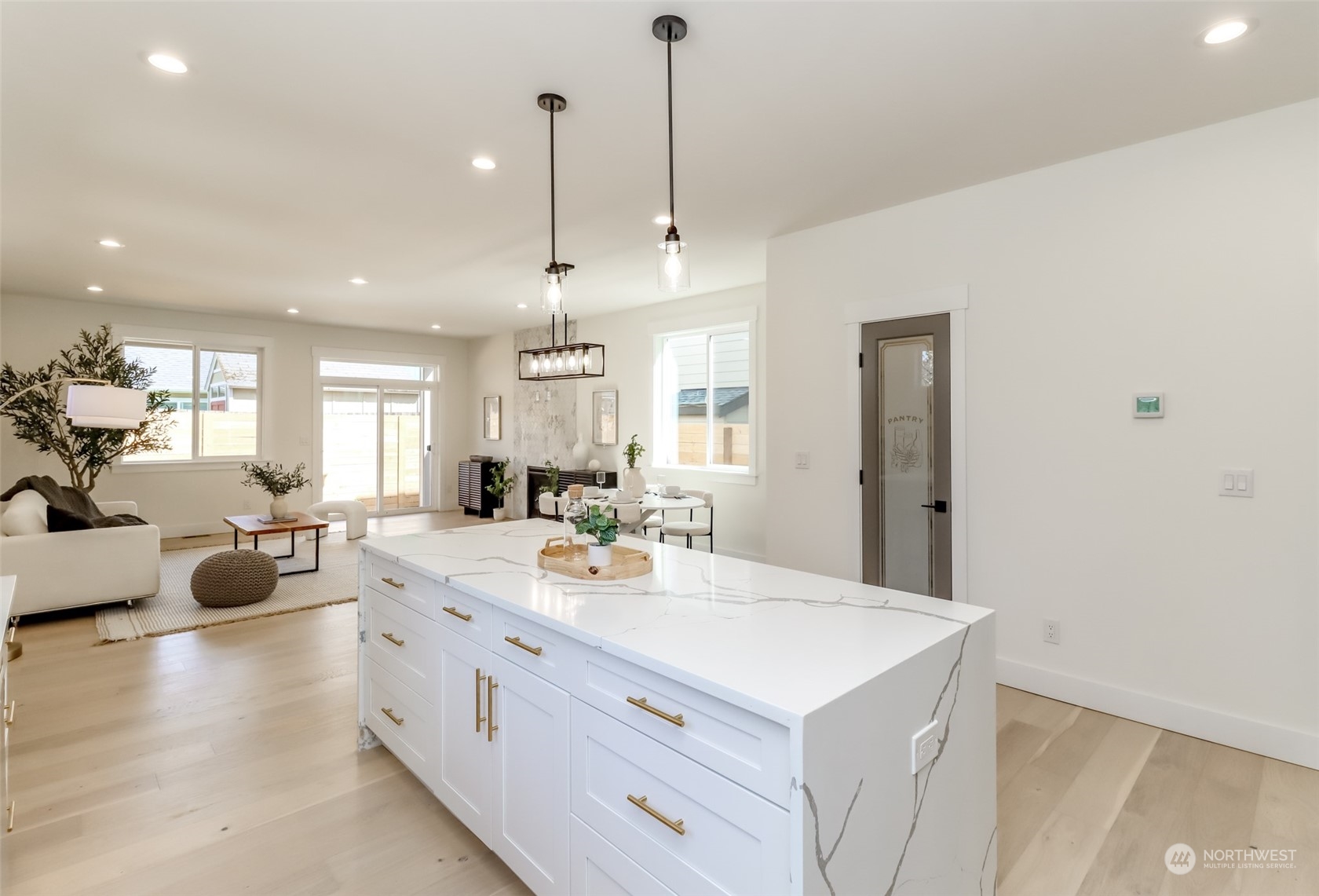 10448 3rd Avenue Southwest Seattle, WA 98146 - Photo 9 of 37