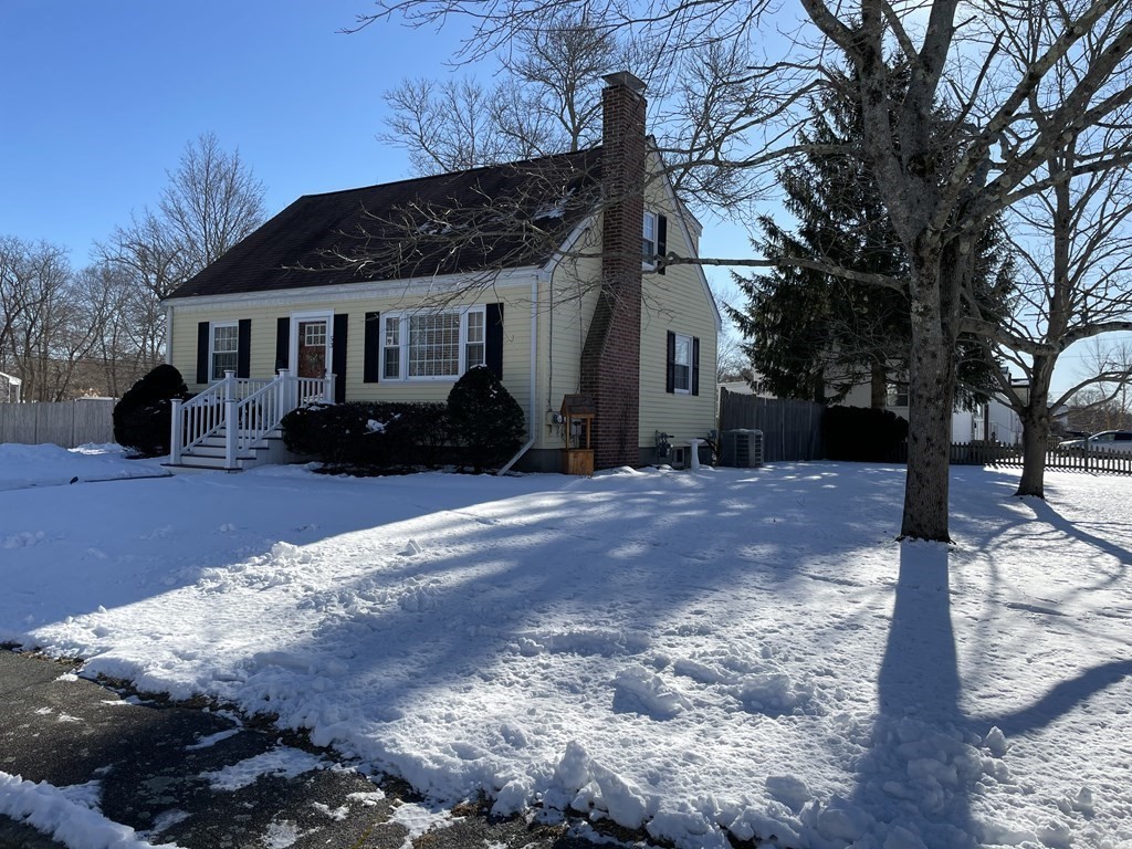 53 Pierce Road Rockland, MA 02370 - Photo 3 of 33 Gallery Image 3