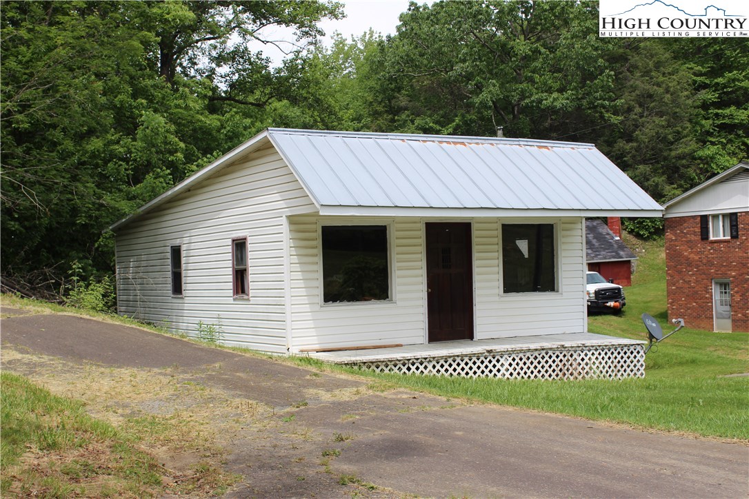1362 Deep Ford Road Lansing, NC 28643 - Photo 4 of 16
