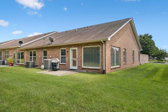 a view of a house with backyard porch and garden