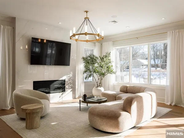 $2,500,000 | 16-18 Paris Avenue, Unit 14, Northvale, NJ 07647