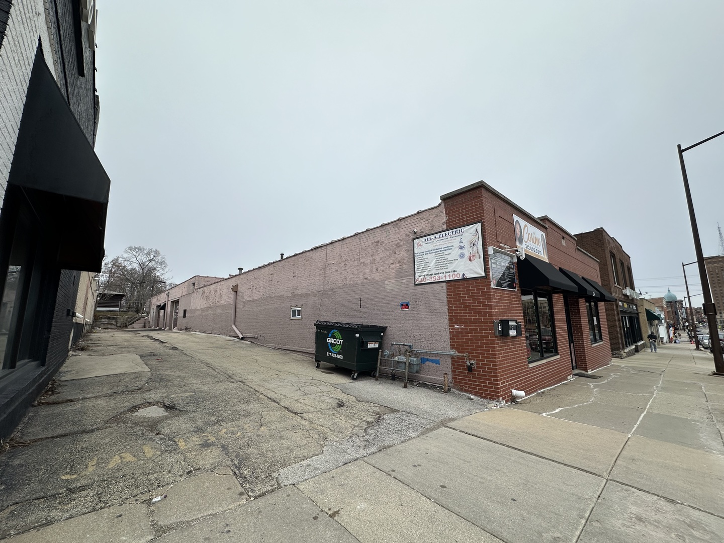 229 West Galena Boulevard Aurora, IL 60506 - Photo 2 of 3 a backyard of a house with barbeque oven and a stove