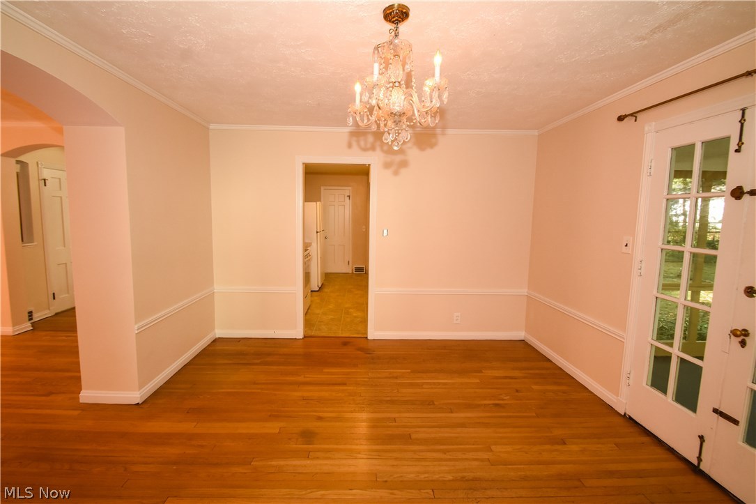 1543 Kew Road Cleveland, OH 44118 - Photo 11 of 33