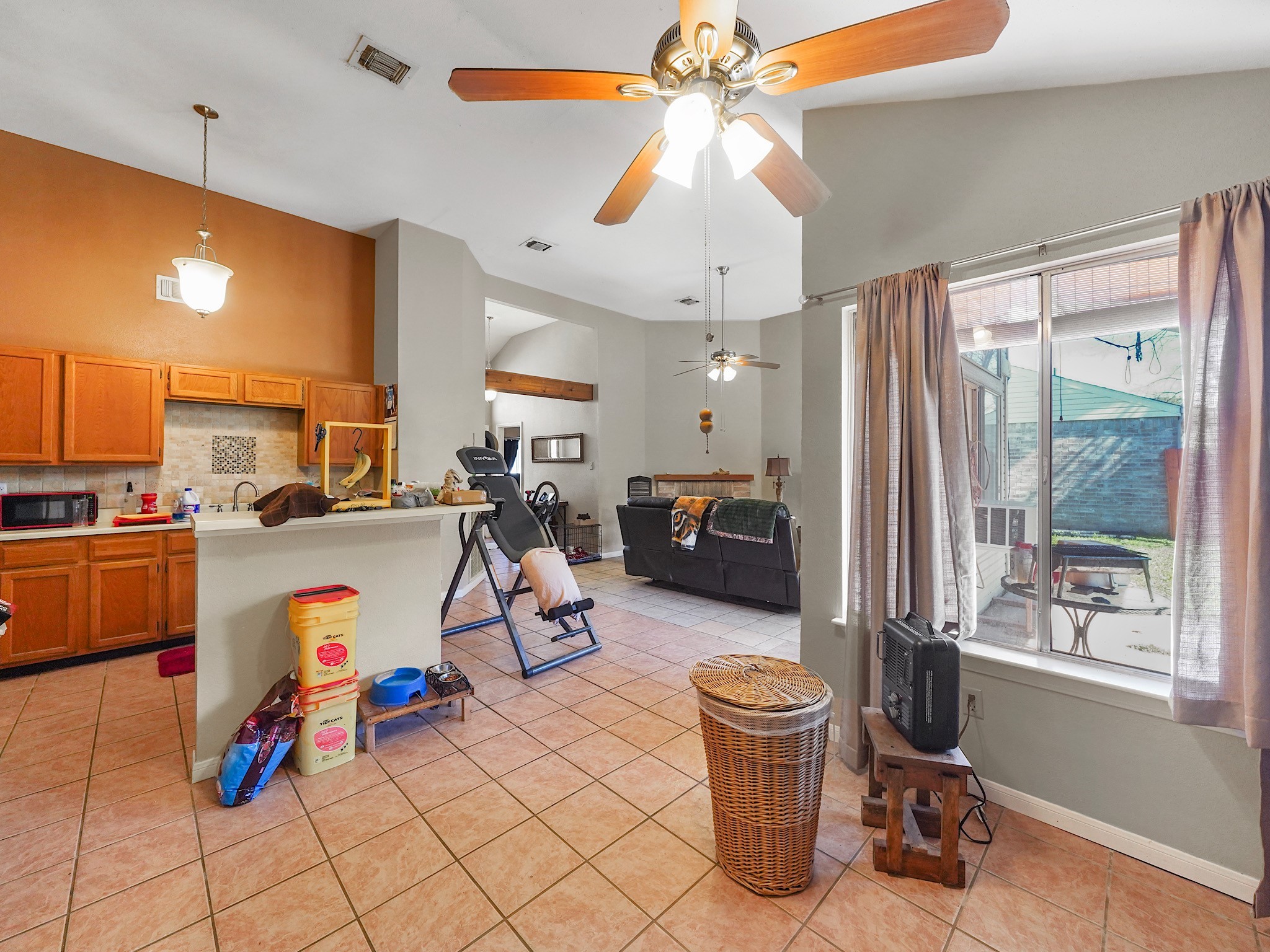 18527 Trail Bend Lane Houston, TX 77084 - Photo 6 of 18 The breakfast nook and don't forget about the bar area, perfect for entertaining.