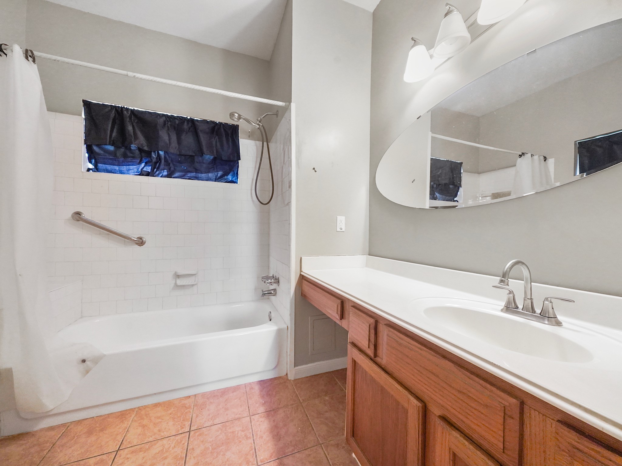 18527 Trail Bend Lane Houston, TX 77084 - Photo 10 of 18 This en-suite features a large counter space and plenty of room.