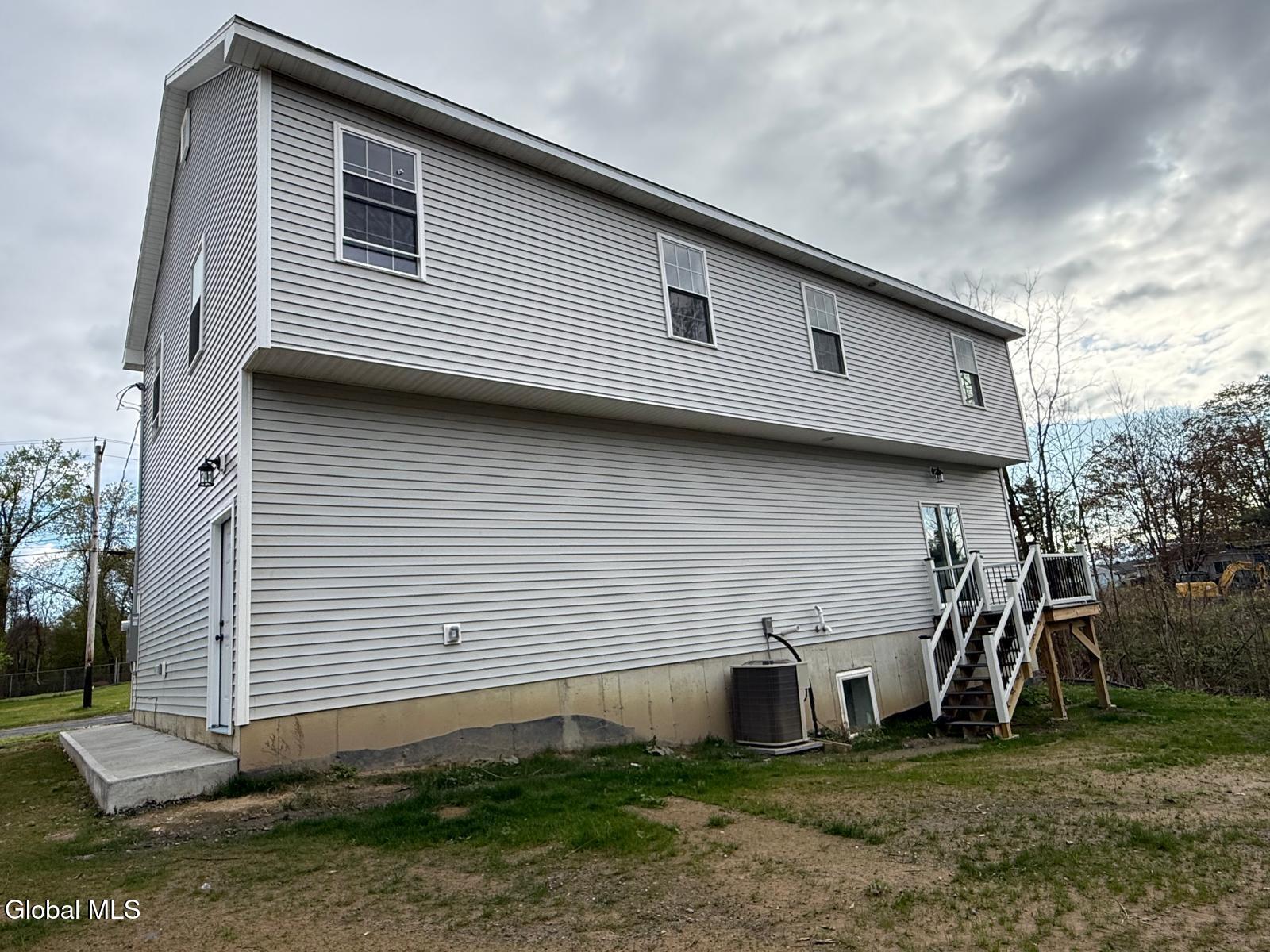 81 Morris Road Schenectady, NY 12304 - Photo 5 of 52 IMG-20260506-WA0013