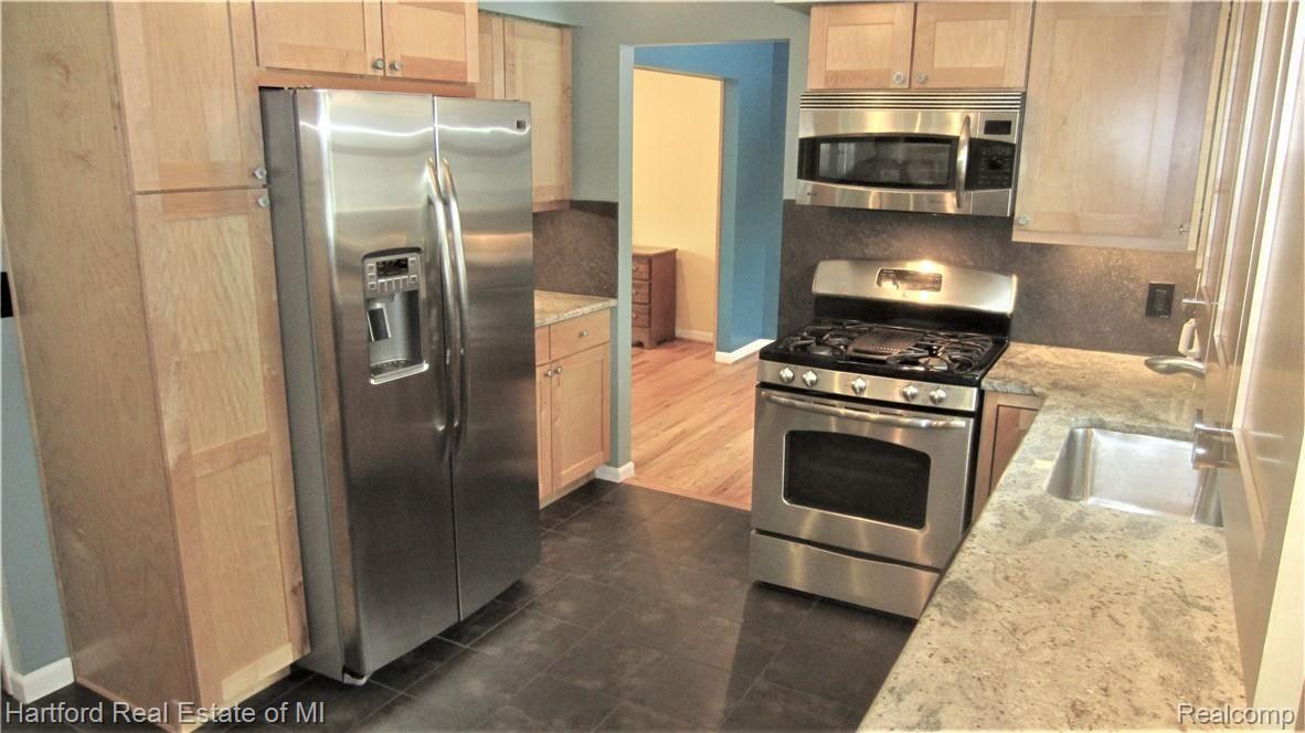 23601 Gill Road Farmington, MI 48335 - Photo 5 of 39 IMG_0162.JPG