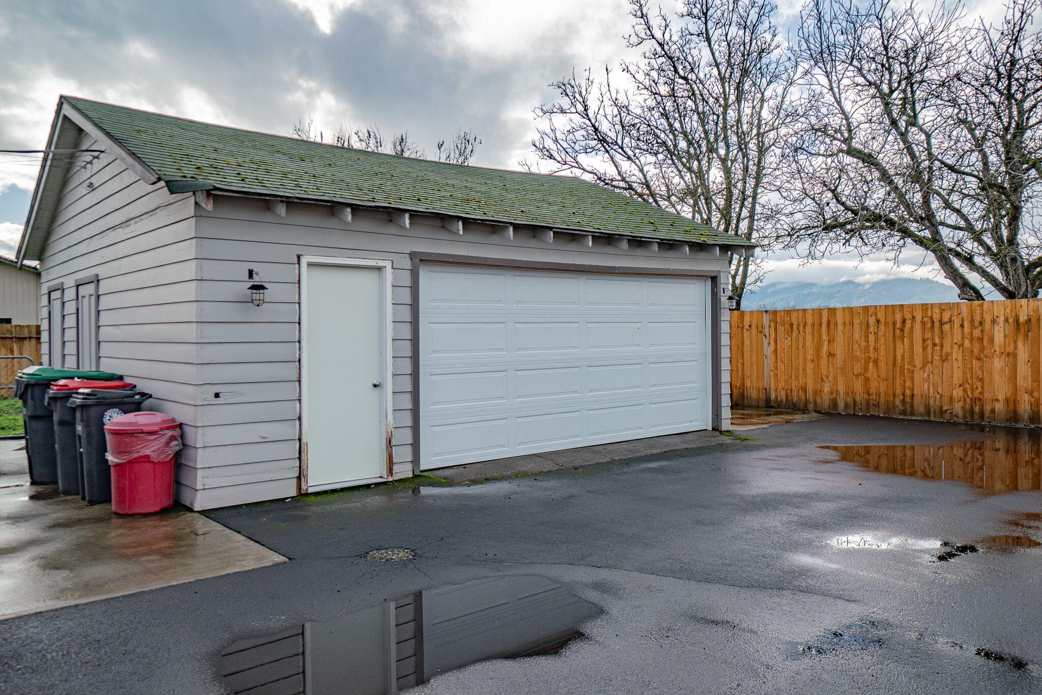 5223 Gebhard Road Central Point, OR 97502 - Photo 15 of 27 Two car garage