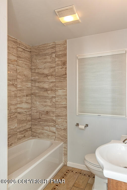755 White Oak Road Cresco, PA 18326 - Photo 28 of 50 a bathroom with a sink a toilet and bathtub