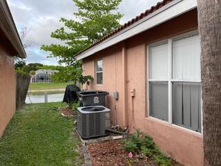 10251 Breezeway Place Boca Raton, FL 33428 - Photo 3 of 20 a backyard of a house with table and chairs