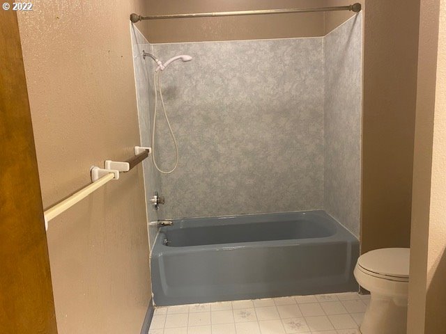 7705 Northeast Quarry Road La Center, WA 98629 - Photo 16 of 27 a bathroom with a bathtub and a toilet