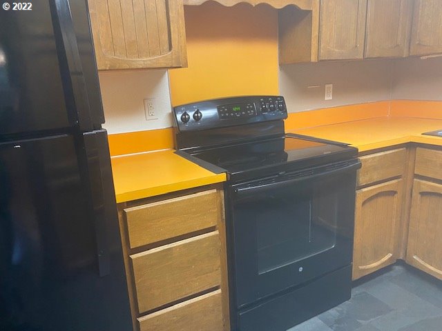7705 Northeast Quarry Road La Center, WA 98629 - Photo 7 of 27 a close view of washer and dryer