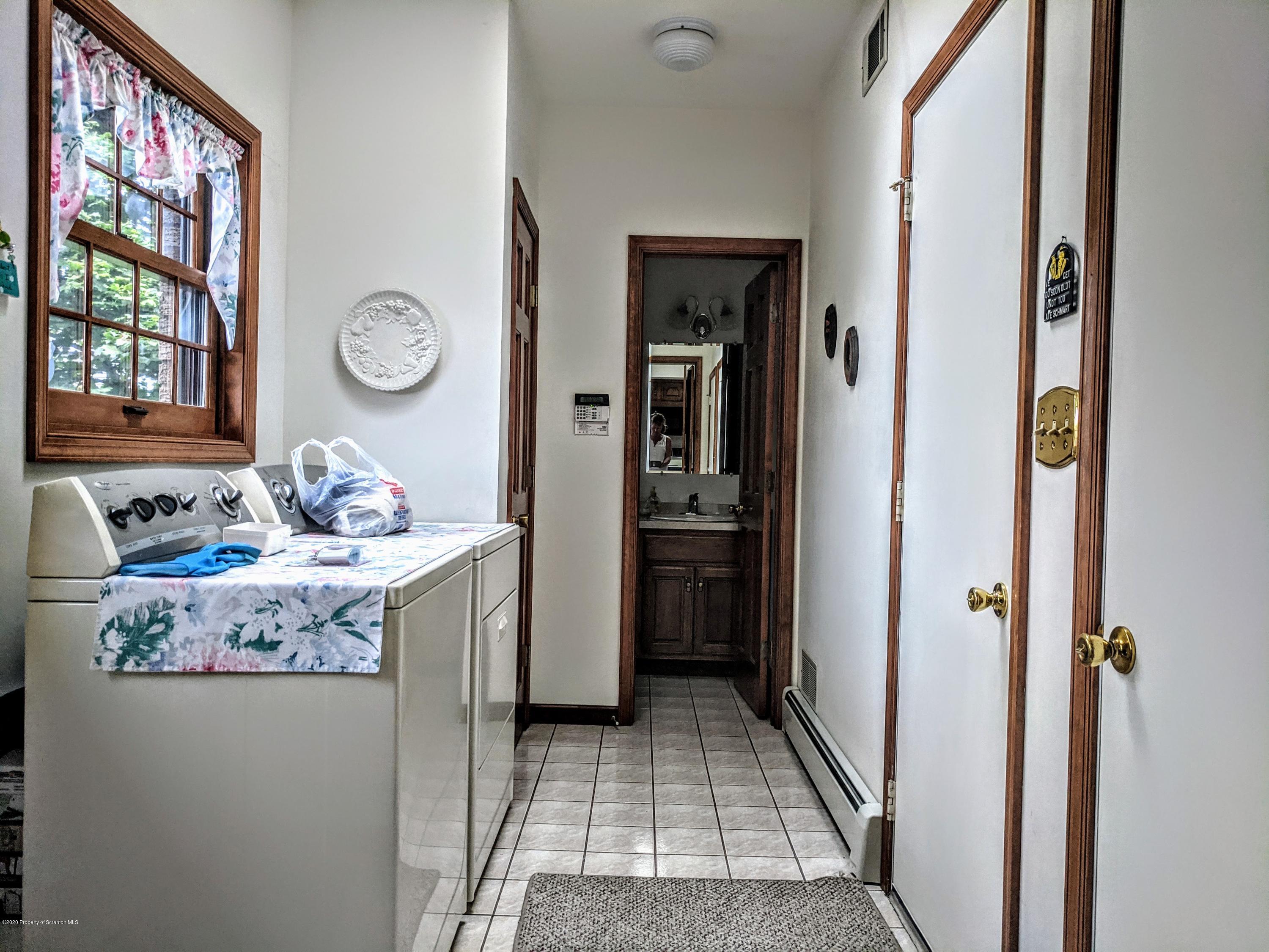910 Appletree Road Moscow, PA 18444 - Photo 21 of 51 Gallery Image 21