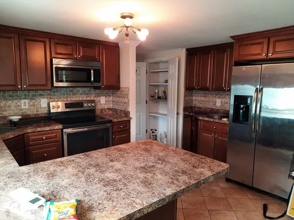 $2,100 | 27 Spring Street, Unit 3, East Bridgewater, MA 02333