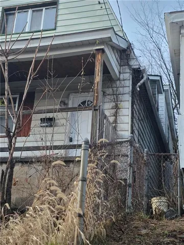 $27,500 | 830 Frank Street, McKees Rocks, PA 15136