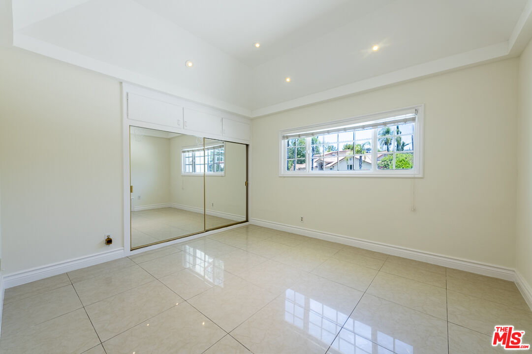 16379 Meadow Ridge Road West Encino, CA 91436 - Photo 26 of 36