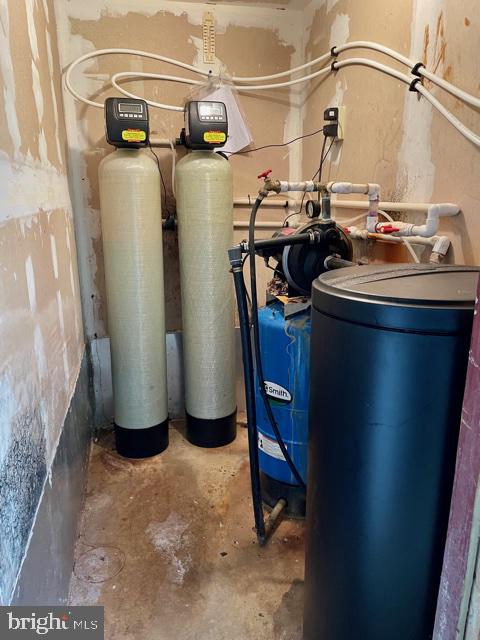 196 Tonys Road Elkton, MD 21921 - Photo 31 of 34 Water Conditioner and Well Pump