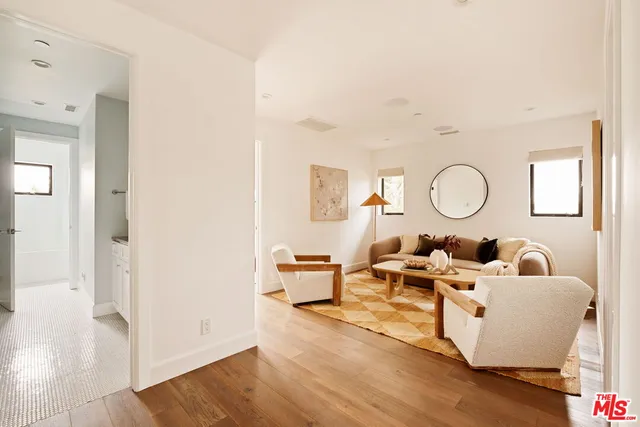 $16,000 | 1023 Superba Avenue, Venice, CA 90291