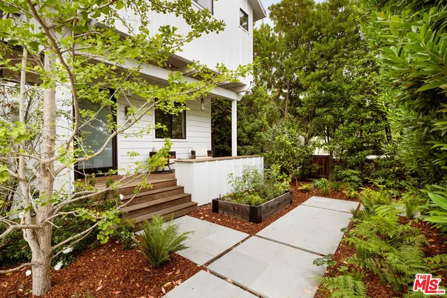 $16,000 | 1023 Superba Avenue, Venice, CA 90291