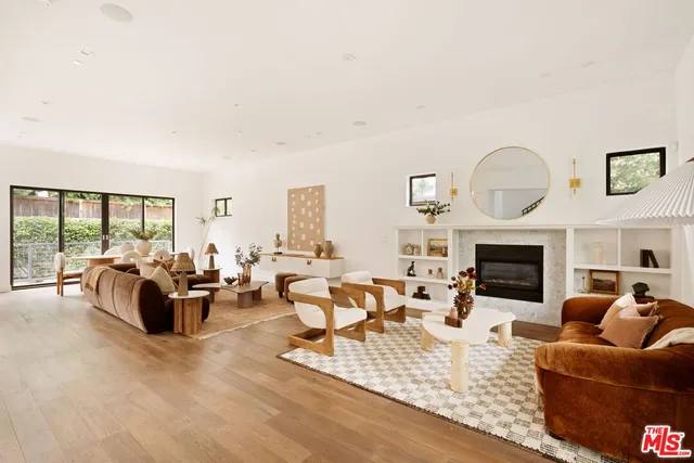 $16,000 | 1023 Superba Avenue, Venice, CA 90291