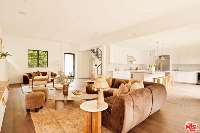 $16,000 | 1023 Superba Avenue, Venice, CA 90291