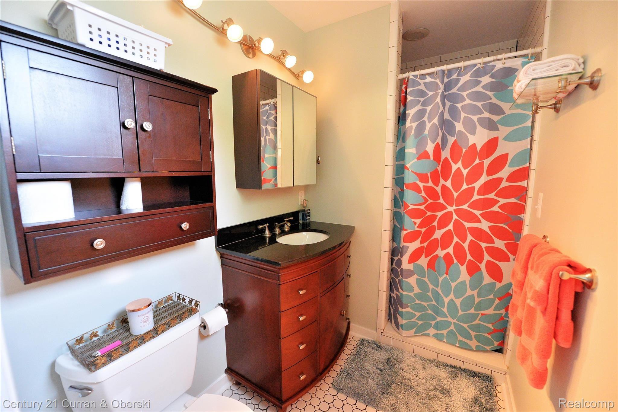 35 Amherst Road Pleasant Ridge, MI 48069 - Photo 29 of 57 Master Bath