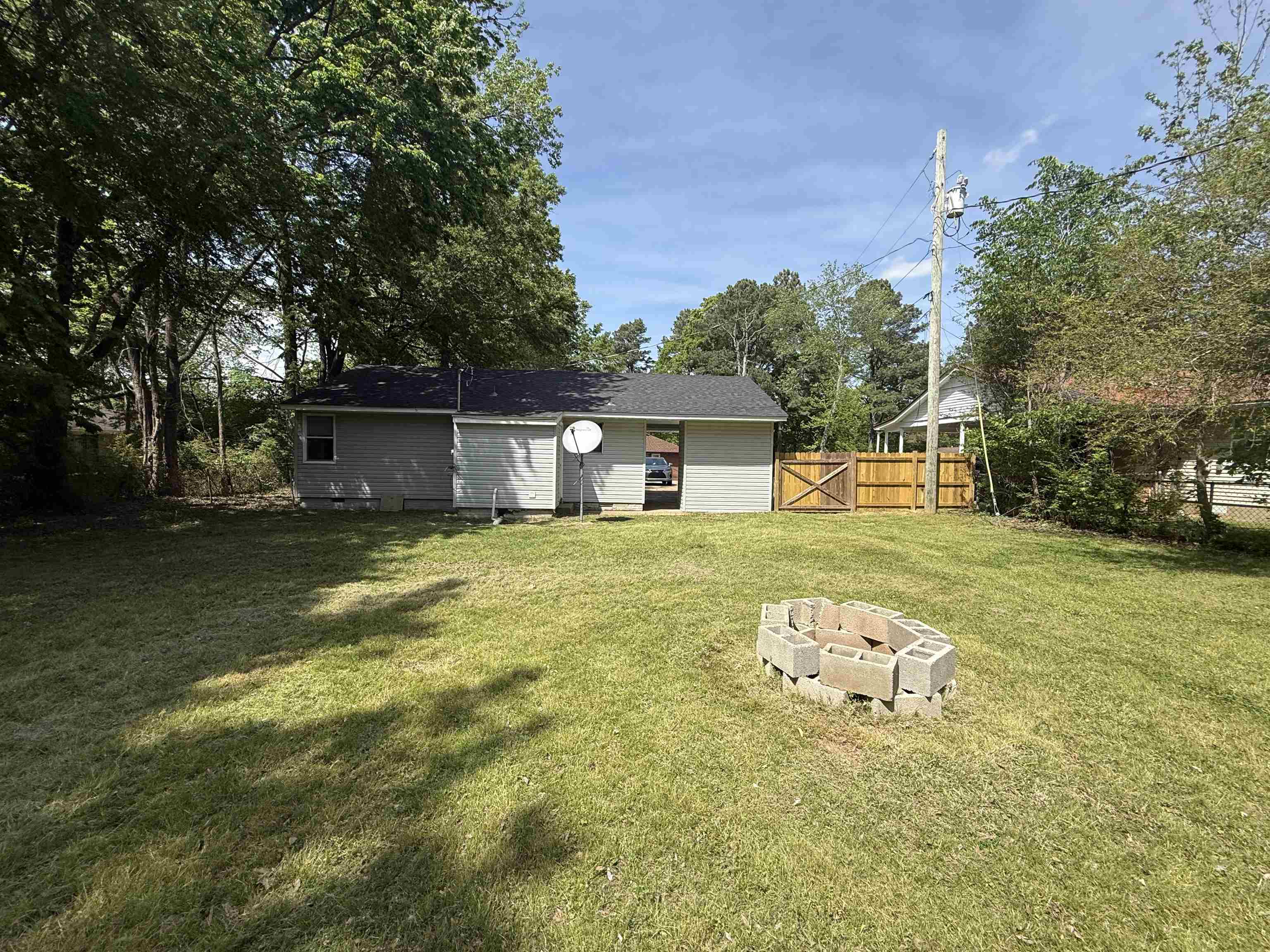 112 Tapp Drive Somerville, TN 38068 - Photo 15 of 16 a front view of a house with garden