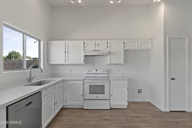 $424,950 | 2926 West Potter Drive, Phoenix, AZ 85027