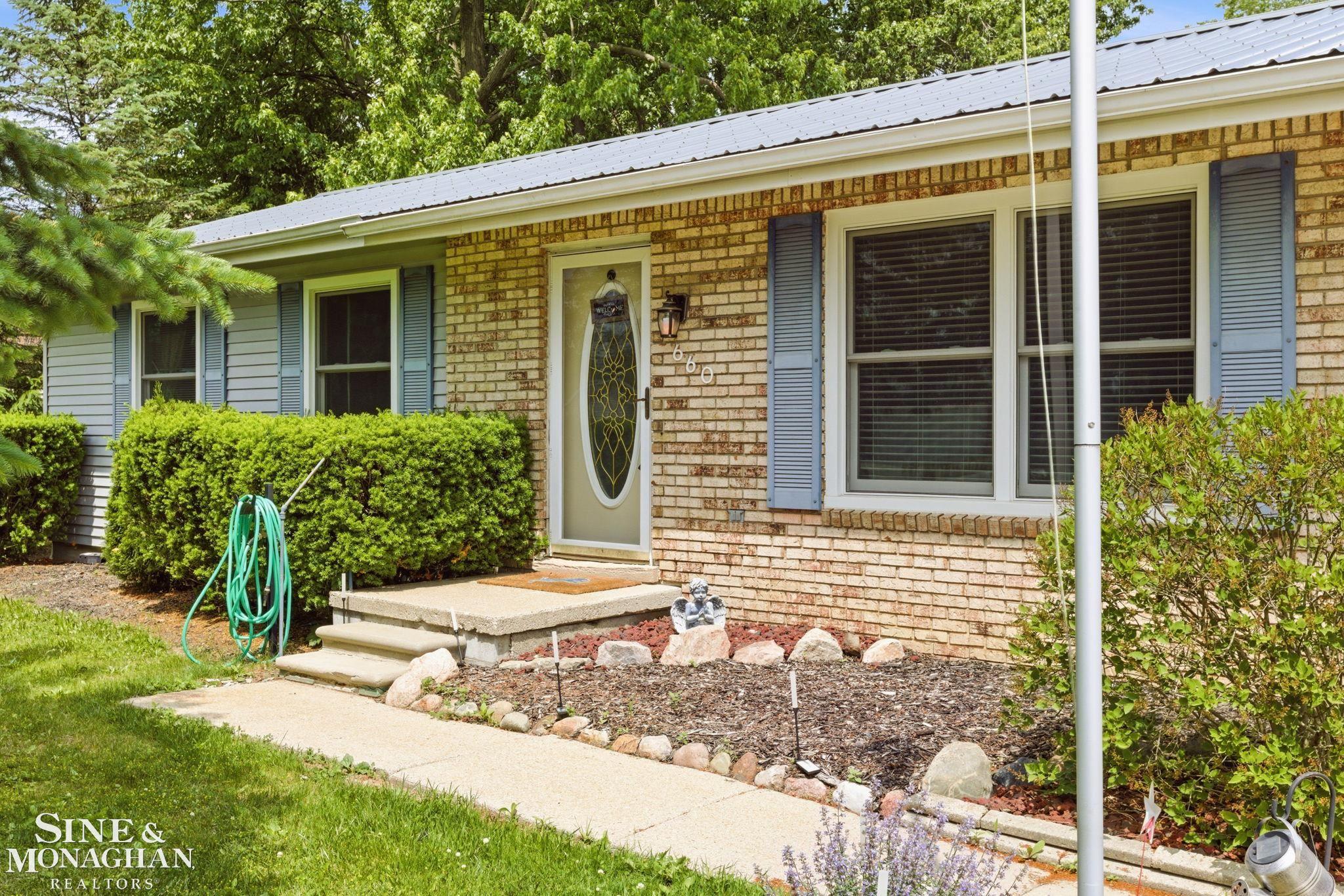 660 Range Road Marysville, MI 48040 - Photo 5 of 40