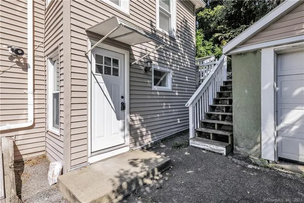 $1,900 | 156 New Haven Avenue, Derby, CT 06418