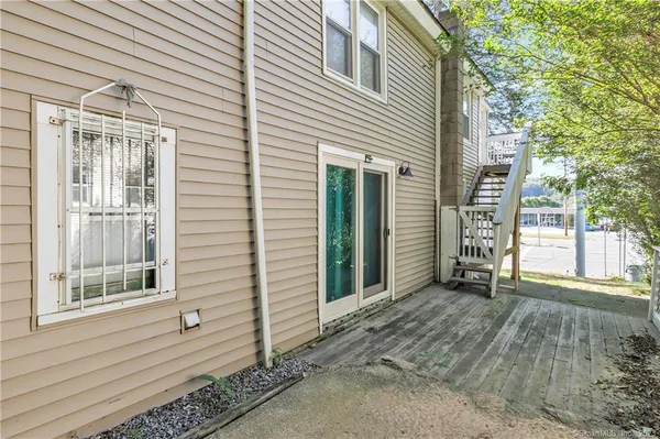$1,900 | 156 New Haven Avenue, Derby, CT 06418