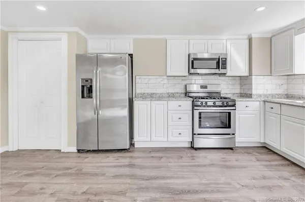 $1,900 | 156 New Haven Avenue, Derby, CT 06418