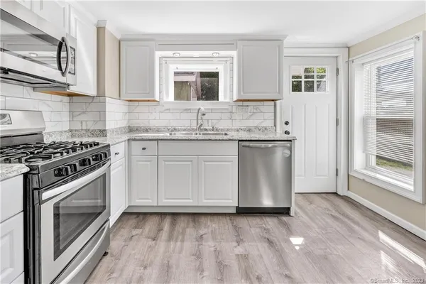 $1,900 | 156 New Haven Avenue, Derby, CT 06418