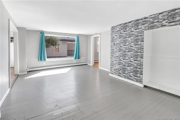 $1,900 | 156 New Haven Avenue, Derby, CT 06418