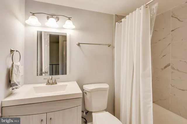 $3,100 | 931 South Rolfe Street, Unit 1, Arlington, VA 22204