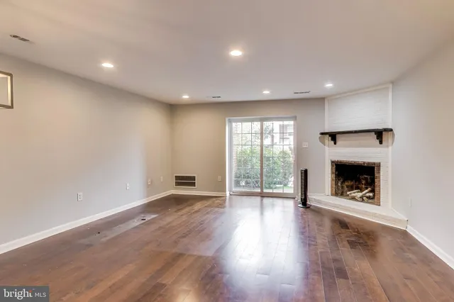 $3,100 | 931 South Rolfe Street, Unit 1, Arlington, VA 22204